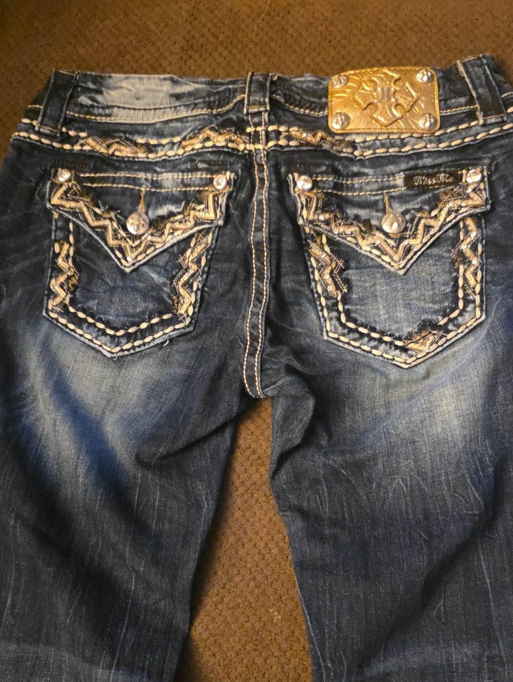MISS ME: Dark Blue Embroidered Back-Pocket Women Jean Capri's